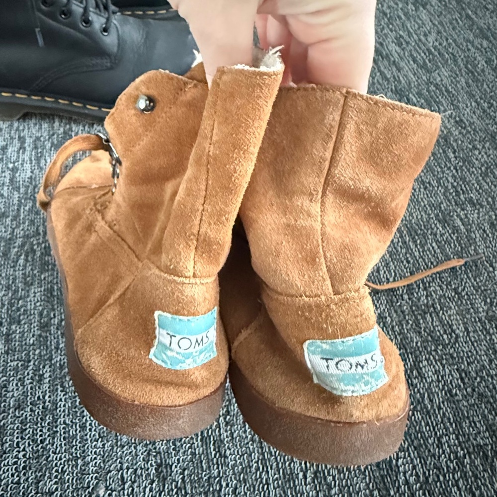 Toms boots - Picture 2 of 4